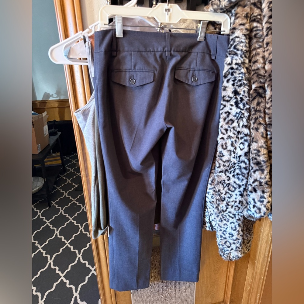 BASICALLY BRAND NEW BCBG LOW RISE GRAY CROPPED WORK SLACKS W/ POCKETS! SIZE 0 - Picture 5 of 7